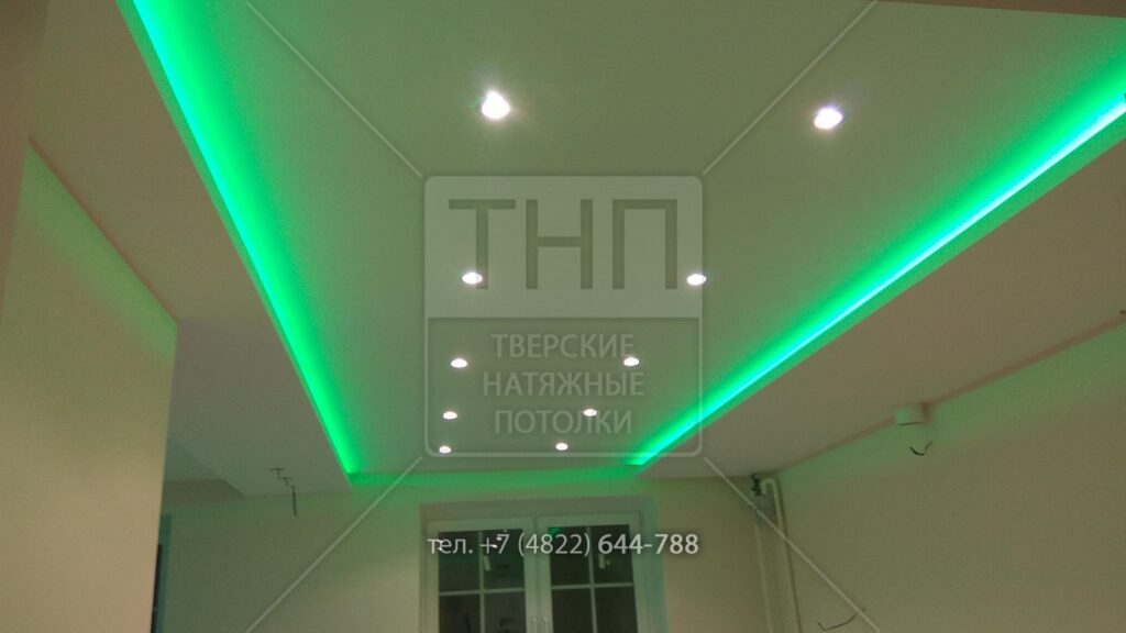 Светодиодная RGB подсветка в двухуровневом потолке — фото 2 из 26