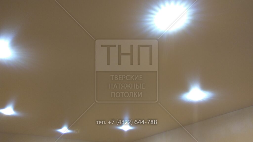 Софиты на матовом натяжном потолке — фото 3 из 4