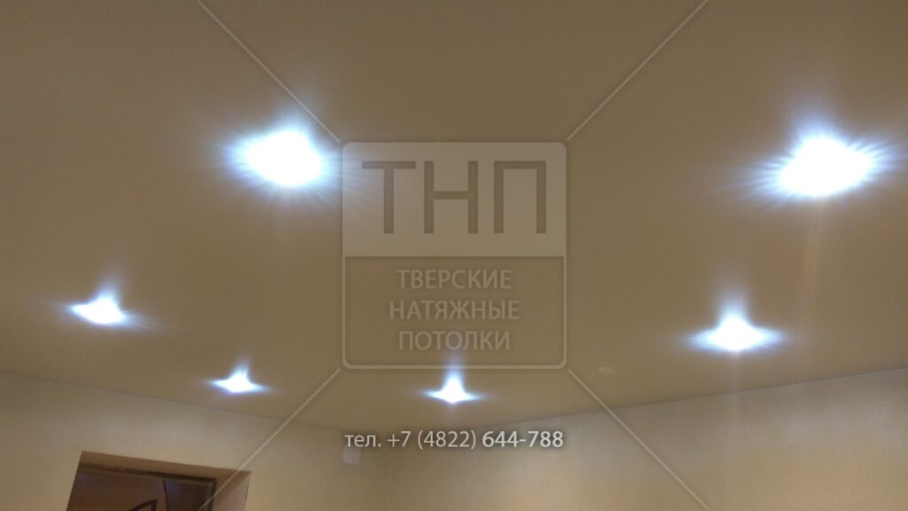 Софиты на матовом натяжном потолке — фото 4 из 4