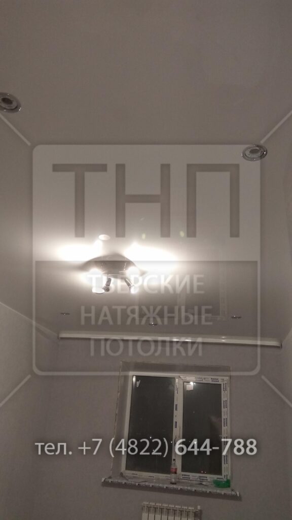 Сочетание светильников и люстры — фото 2 из 4