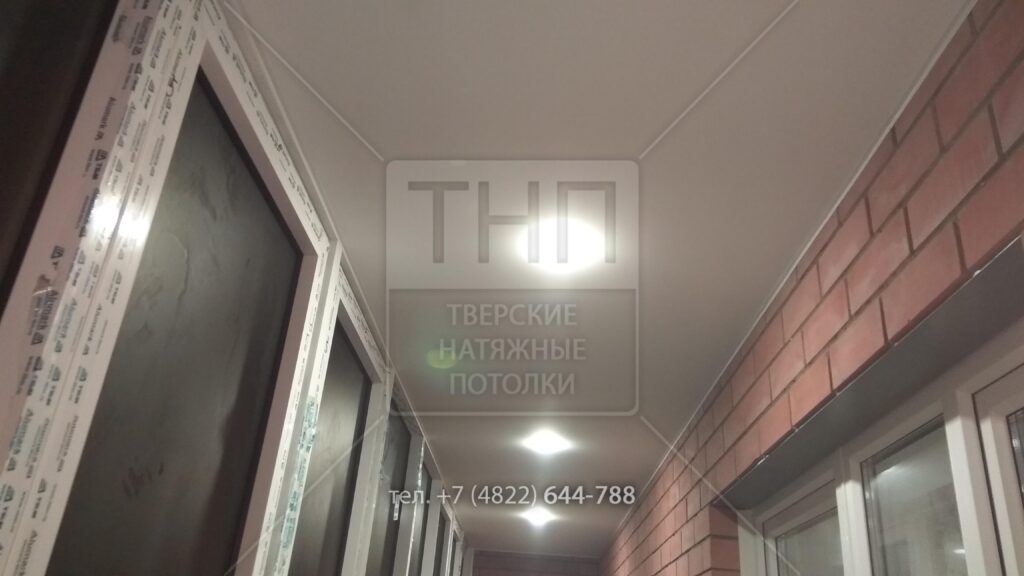 Тканевый потолок «Descor» на балконе