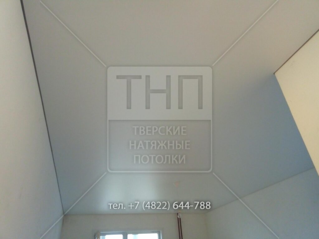 Сатиновый натяжной потолок в студии