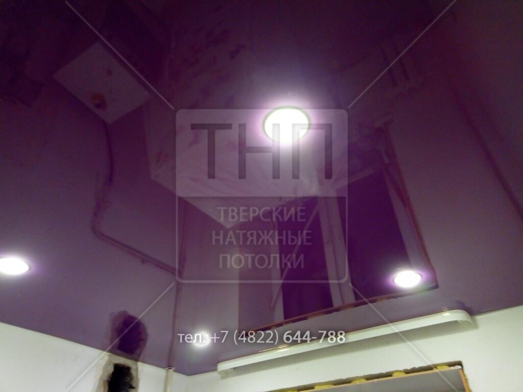 Фиолетовый натяжной потолок для детской